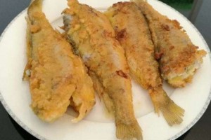 酥炸小黄鱼别只会裹淀粉紧记1个小好方法小黄鱼香酥还不油腻