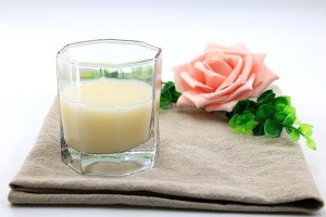 中年女性坚持喝豆浆身体或能收成哪些惊喜还需留意什么