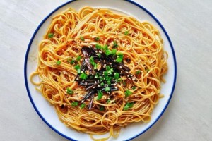 克己葱油拌面的做法简略还好吃学会后每天早上做给孩子吃 克己葱油拌面的做法简略还好吃学会后每天早上做给孩子吃