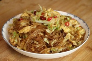 有一种家常菜叫卷心菜炒粉丝价格便宜又好吃贼下饭 有一种家常菜叫卷心菜炒粉丝价格便宜又好吃贼下饭