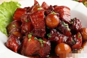 假如餐桌上有三个菜分别是红烧肉炒菜心和炒鸡蛋夹菜时先夹哪个菜 假如餐桌上有三个菜分别是红烧肉炒菜心和炒鸡蛋夹菜时先夹哪个菜