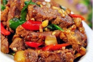 炒牛肉时牢记别直接下锅炒先加1样东西牛肉新鲜口感好 炒牛肉时牢记别直接下锅炒先加1样东西牛肉新鲜口感好