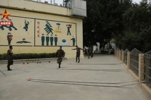 超级燃兵哥哥快闪式体能训练上热搜全国网友求教程 超级燃兵哥哥快闪式体能训练上热搜全国网友求教程