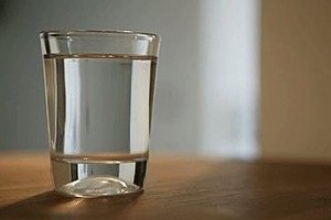 饮水小常识——人在气愤的时分为何需求多喝水 饮水小常识——人在气愤的时分为何需求多喝水