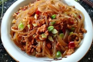 炒粉条时有人直接炒有人焯水大厨都错了这才是正确办法 炒粉条时有人直接炒有人焯水大厨都错了这才是正确办法