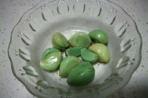 吃腊八蒜能软化血管防备心血管疾病真正要操控的是饮食和运动 吃腊八蒜能软化血管防备心血管疾病真正要操控的是饮食和运动