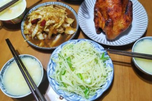 一家三口的晚餐还有烤鸡1小时做好本钱才40实惠