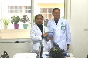 【曙光·动态】授人以渔解难题——我院援建医师新年为对口帮扶医院赠书 【曙光·动态】授人以渔解难题——我院援建医师新年为对口帮扶医院赠书