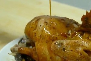 一整只鸡丢进电饭煲不加水不用油新鲜多汁养分甘旨又简略 一整只鸡丢进电饭煲不加水不用油新鲜多汁养分甘旨又简略