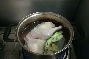 绵阳小厨房简略易上手火遍全国的三杯鸭做法大公开 绵阳小厨房简略易上手火遍全国的三杯鸭做法大公开