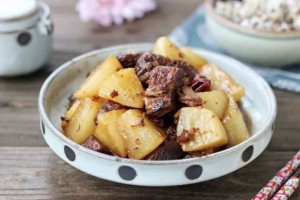 牛肉烧萝卜简略的快手大菜厨房新手也能轻松做 牛肉烧萝卜简略的快手大菜厨房新手也能轻松做