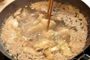 炖肉时飘出来的血沫一定要撇掉吗肉沫奶沫茶叶沫各不相同 炖肉时飘出来的血沫一定要撇掉吗肉沫奶沫茶叶沫各不相同