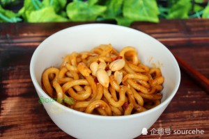 煮方便面时加一步煮出的面条和现做的相同劲道滑爽不开裂
