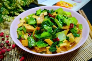 它是天然降火菜和香干是绝配简略一炒鲜香脆嫩养分甘旨 它是天然降火菜和香干是绝配简略一炒鲜香脆嫩养分甘旨