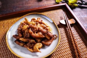炸蘑菇别直接下锅焯完水再晒干金黄酥脆还可当零食 炸蘑菇别直接下锅焯完水再晒干金黄酥脆还可当零食