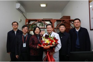 自治区中医药管理局领导看望慰劳我院全国名中医黄瑾明陈慧侬 自治区中医药管理局领导看望慰劳我院全国名中医黄瑾明陈慧侬