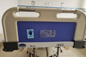 医师提示去医院看望患者若病房门上贴着这个图画请不要接近
