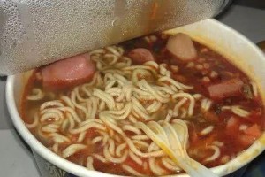 吃了30多年泡面才知道面饼和调料放反了难怪怎样煮都不好吃 吃了30多年泡面才知道面饼和调料放反了难怪怎样煮都不好吃