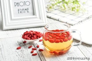 枸杞泡水的成效
