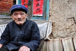 乡村一种养肝宝78岁白叟用它泡水喝肝好人长命 乡村一种养肝宝78岁白叟用它泡水喝肝好人长命