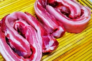 冻肉怎么快速冻结本来办法很简单泡水时加2料肉感仍然新鲜 冻肉怎么快速冻结本来办法很简单泡水时加2料肉感仍然新鲜