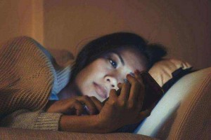 夜深了还不想睡人民日报掌控时刻找回健康睡觉 夜深了还不想睡人民日报掌控时刻找回健康睡觉