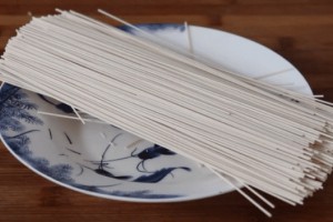活了30多年面条这吃法第一次见外脆里香饭馆都吃不到太香了
