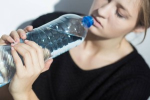 如何科学保健喝水5个错误的喝水行为要纠正 如何科学保健喝水5个错误的喝水行为要纠正