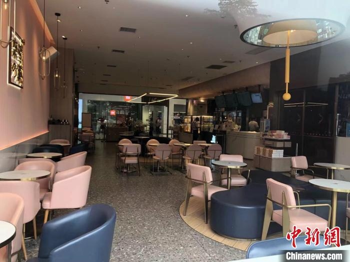 深圳暂停堂食餐饮服务区域现场顾客鲜有外卖骑手等候取餐